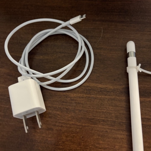 1st Generation Apple Pencil w/ charger & accessories - Picture 4 of 5